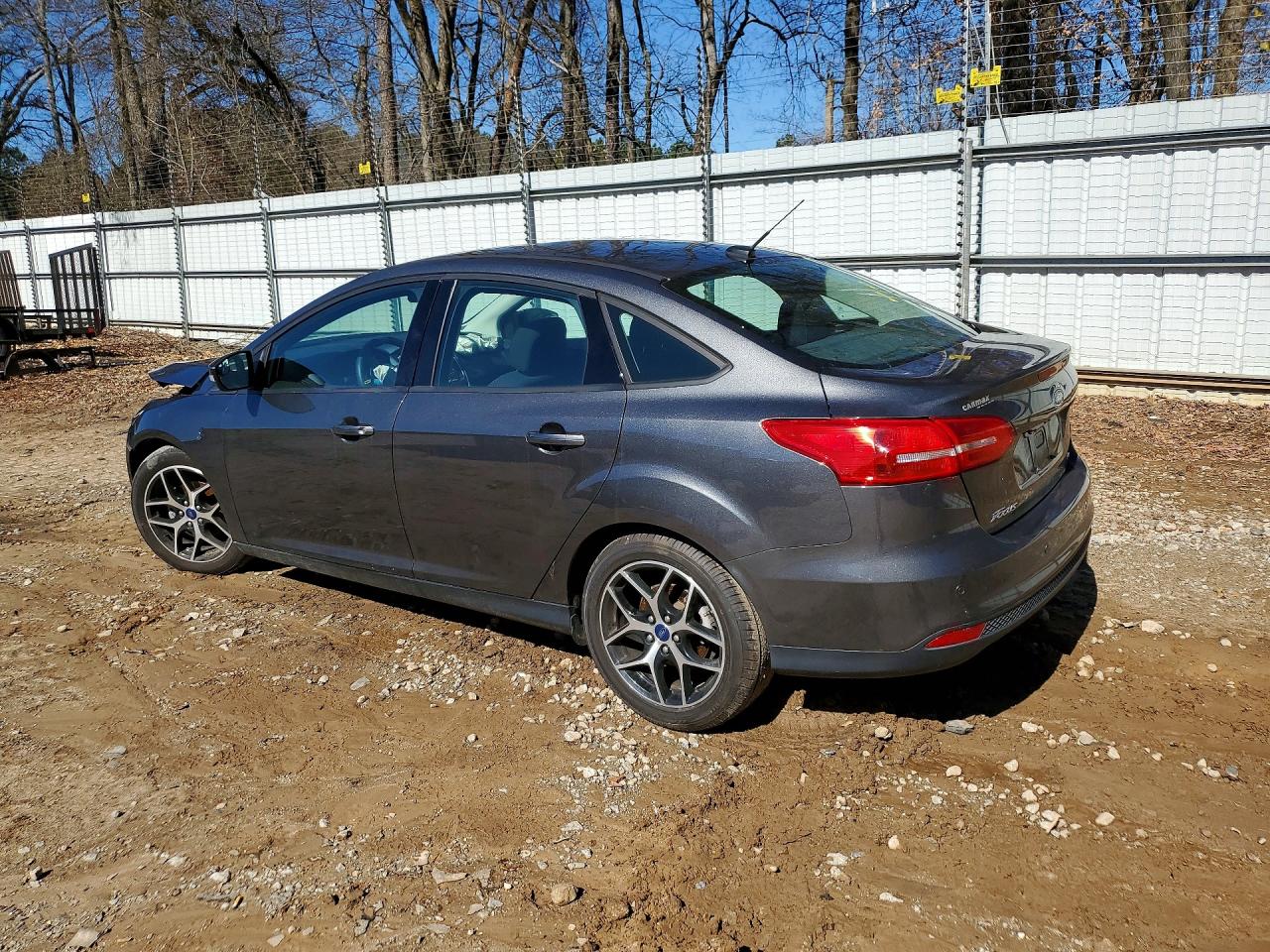 2017 FORD FOCUS SEL photo 2