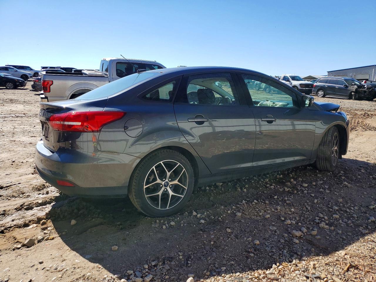 2017 FORD FOCUS SEL photo 3