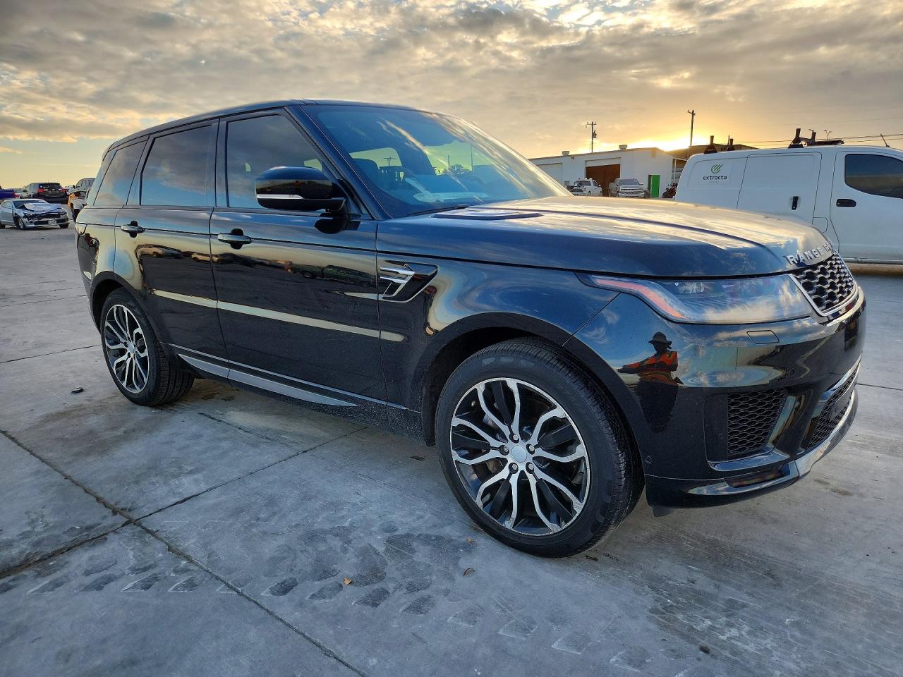 2018 LAND ROVER RANGE ROVER SPORT HSE photo 4