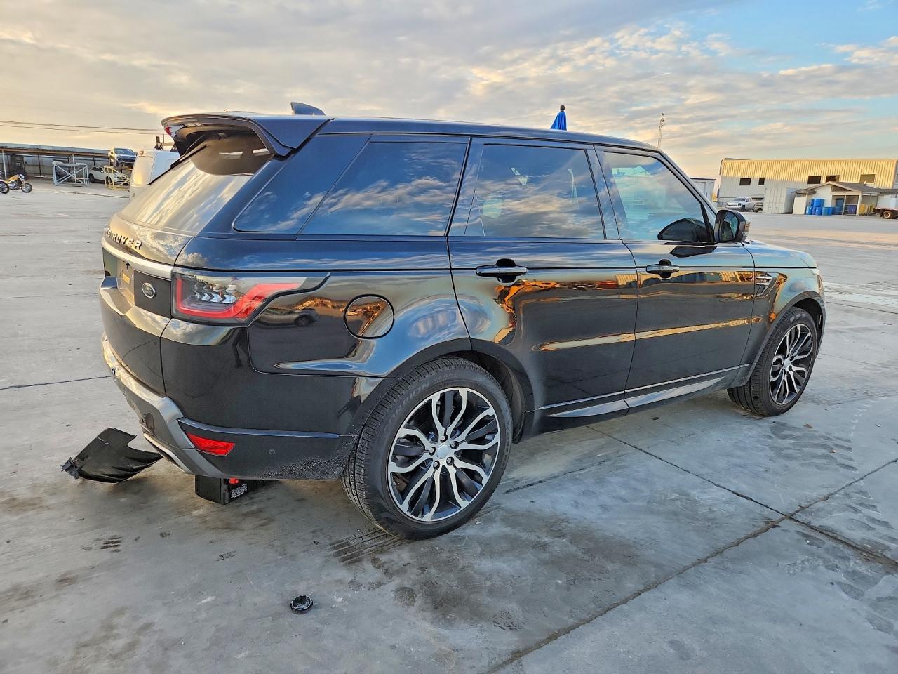 2018 LAND ROVER RANGE ROVER SPORT HSE photo 3