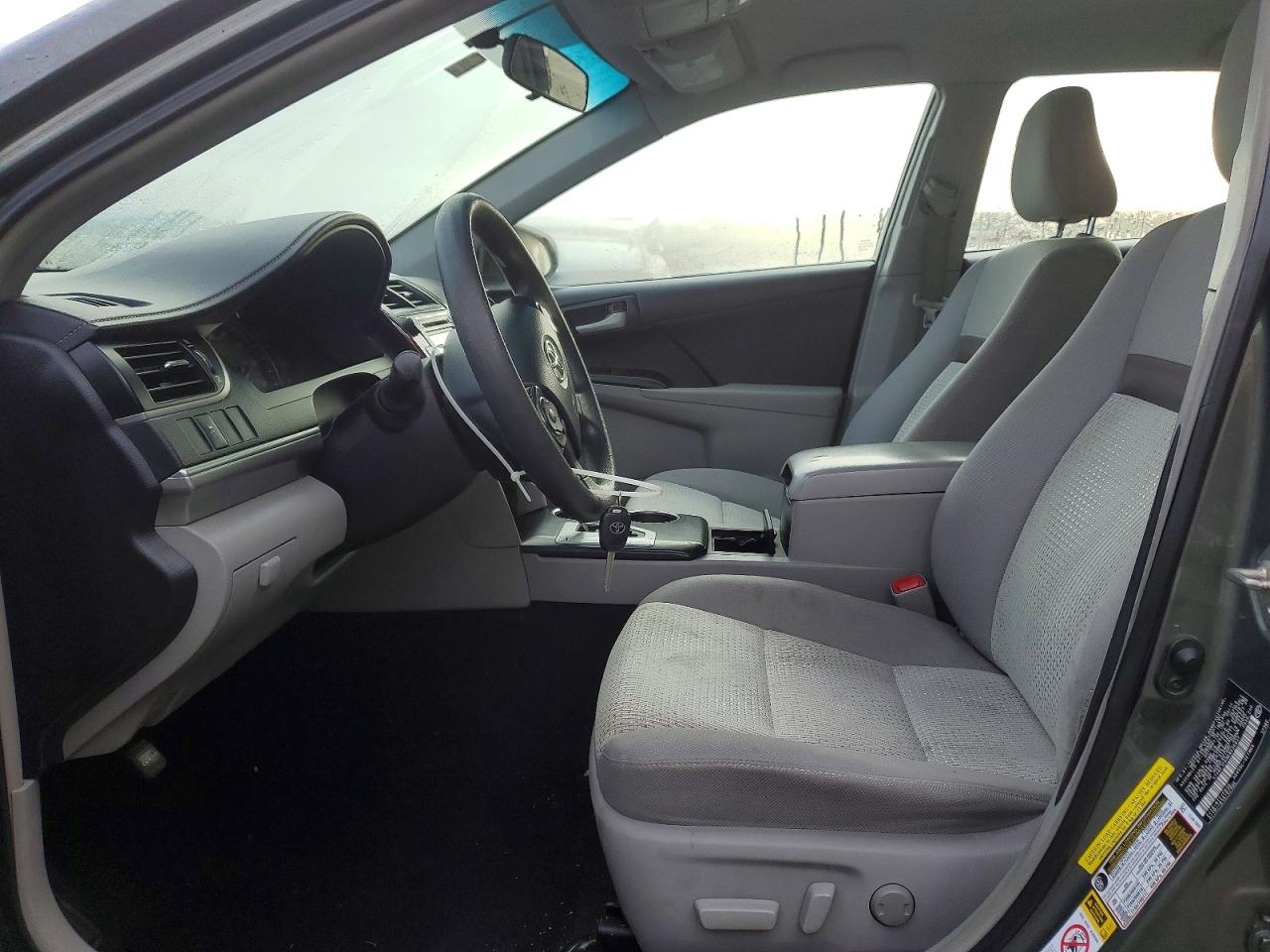 2014 TOYOTA CAMRY L photo 13