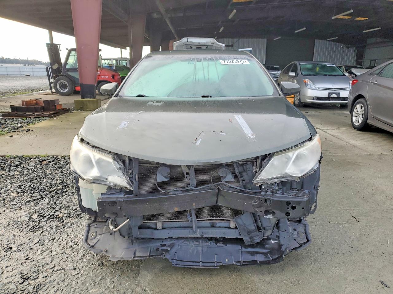 2014 TOYOTA CAMRY L photo 9