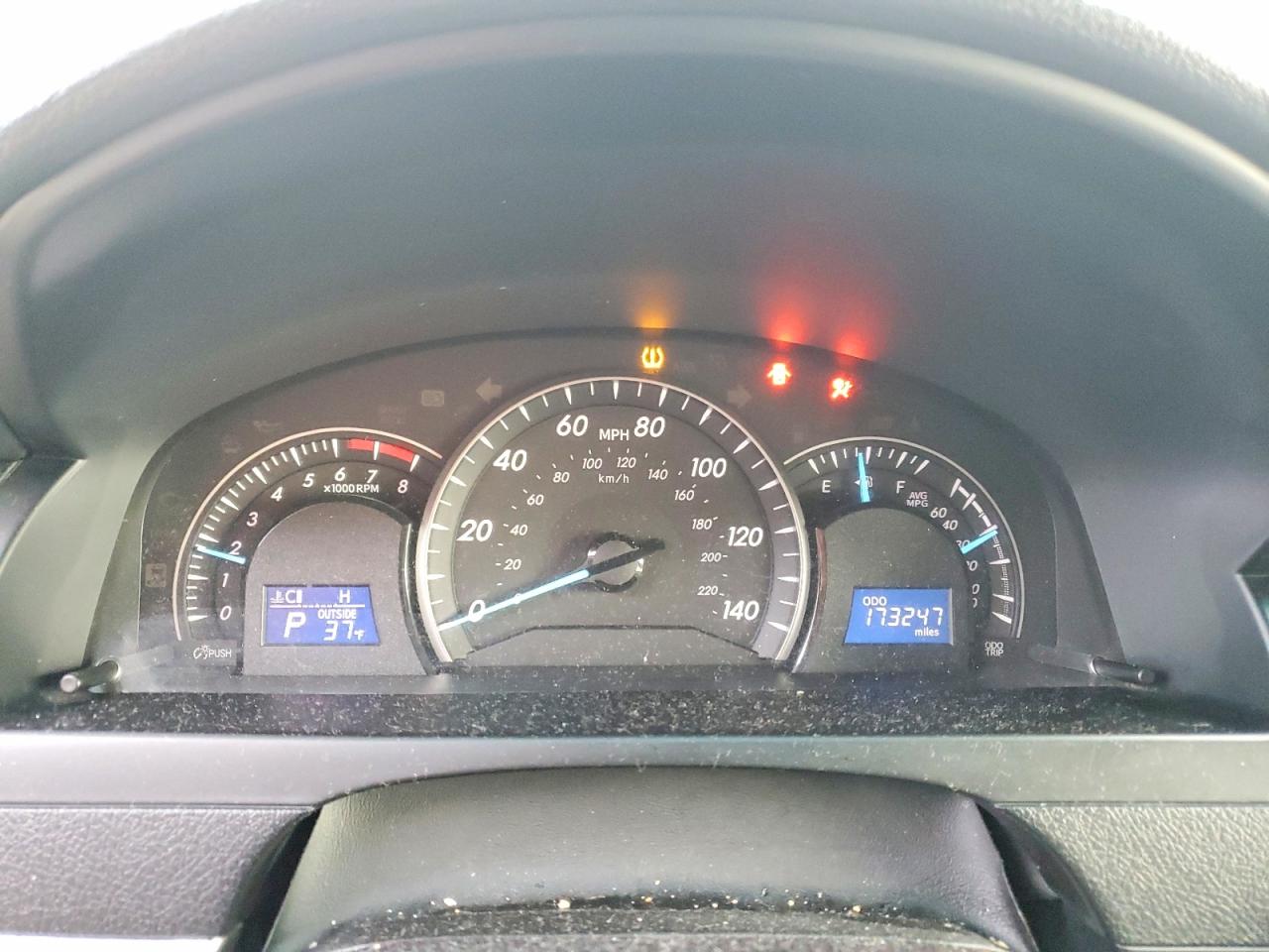 2014 TOYOTA CAMRY L photo 17