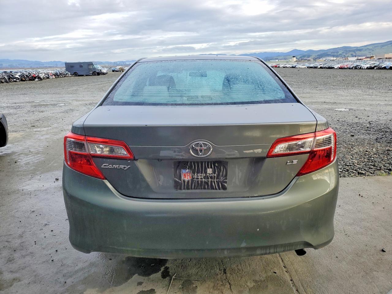 2014 TOYOTA CAMRY L photo 11