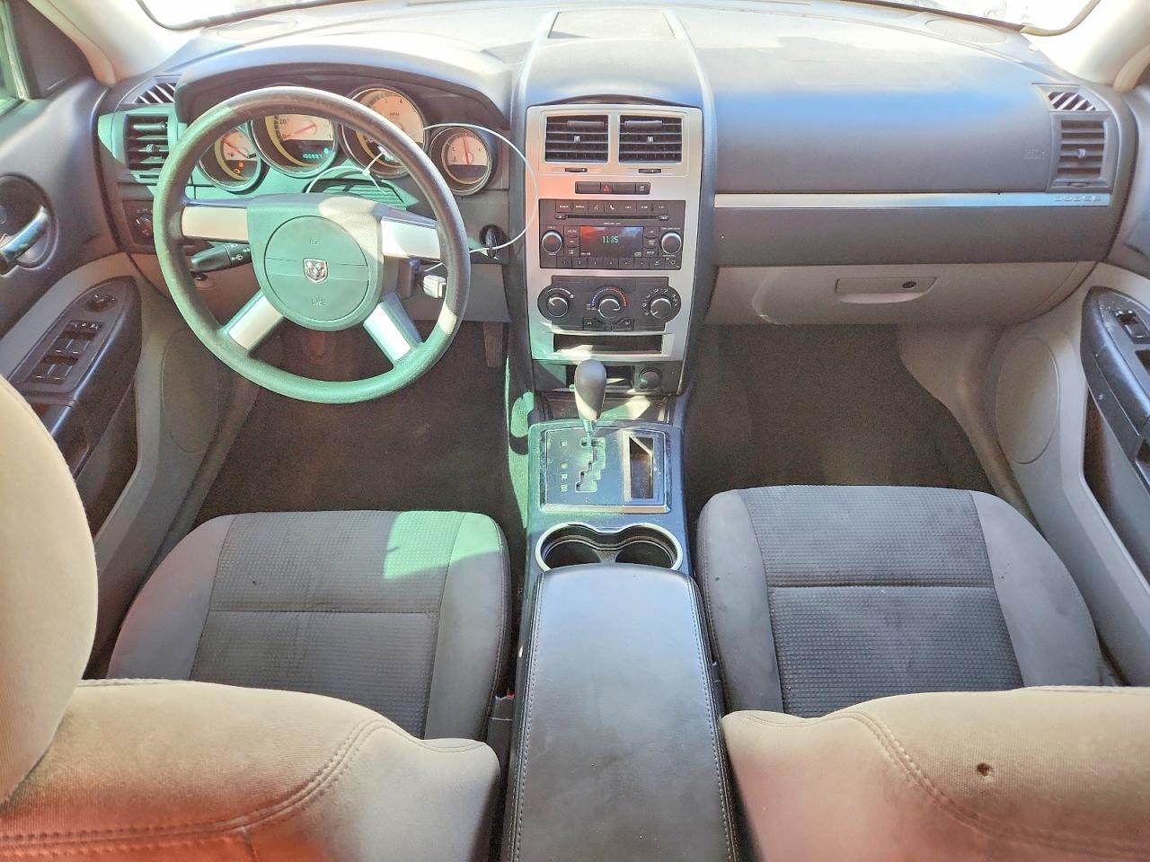 2010 DODGE CHARGER photo 15