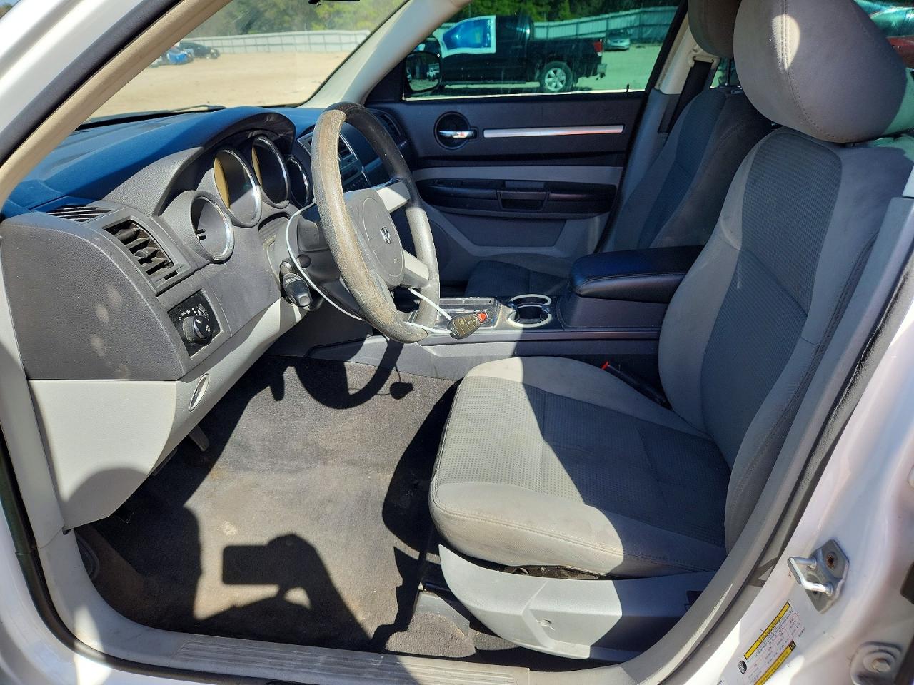 2010 DODGE CHARGER photo 13
