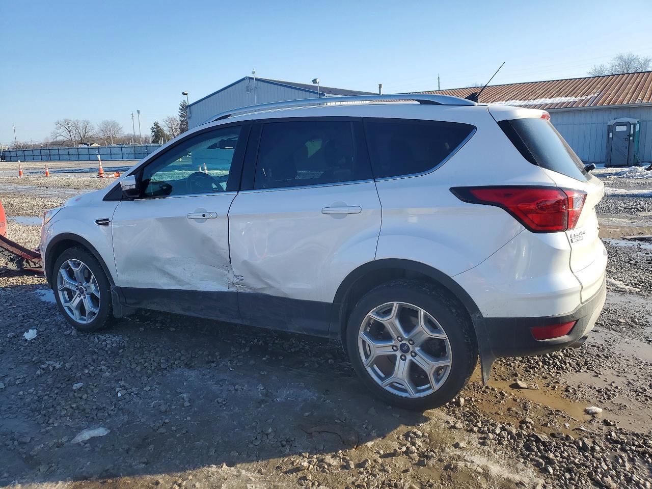 2019 FORD ESCAPE TITANIUM photo 3