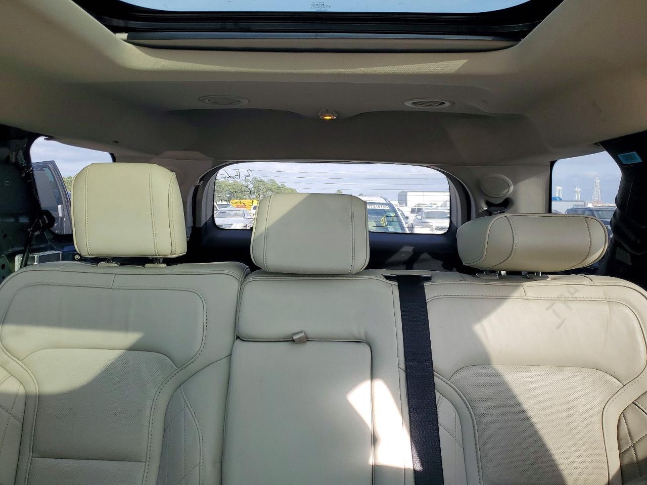 2017 FORD EXPLORER PLATINUM photo 28