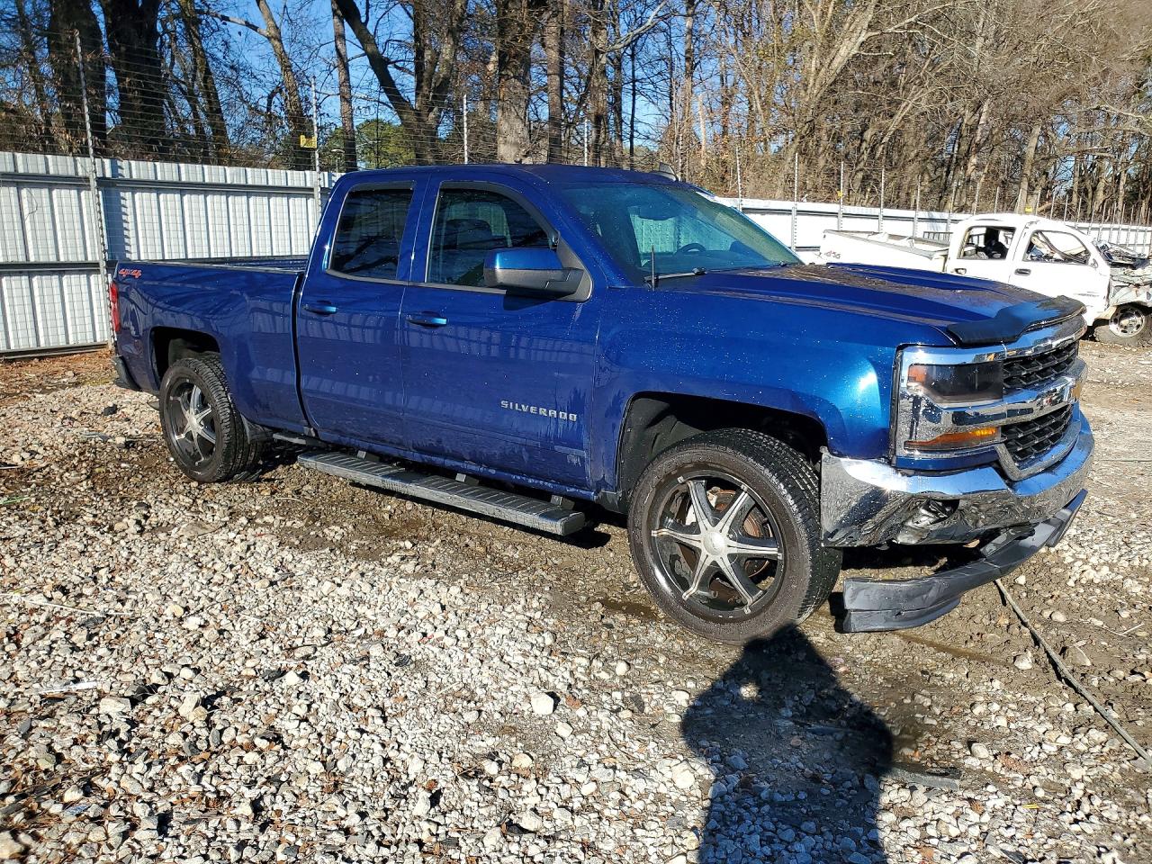 2017 CHEVROLET SILVERADO K1500 LT photo 4