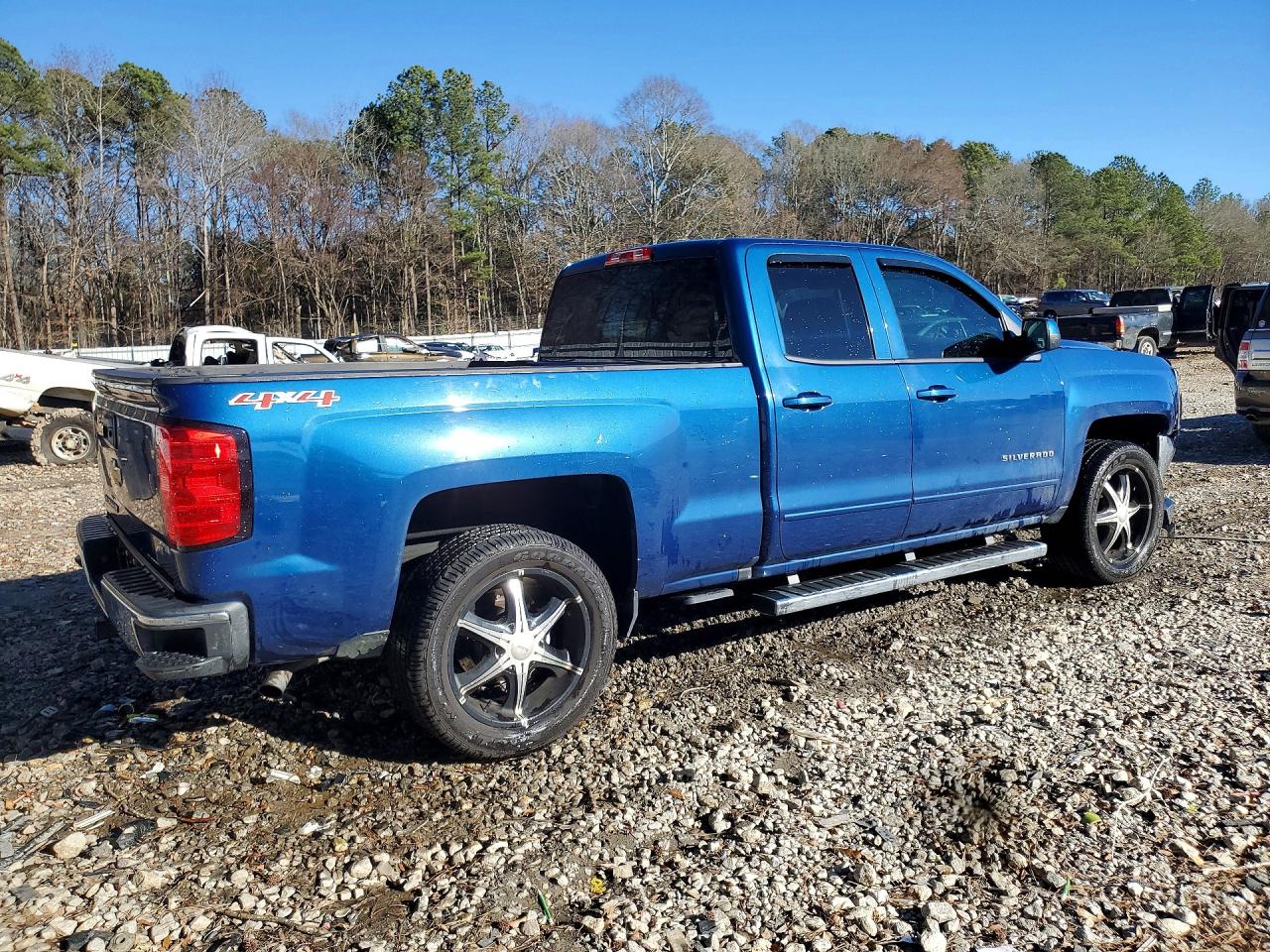 2017 CHEVROLET SILVERADO K1500 LT photo 3