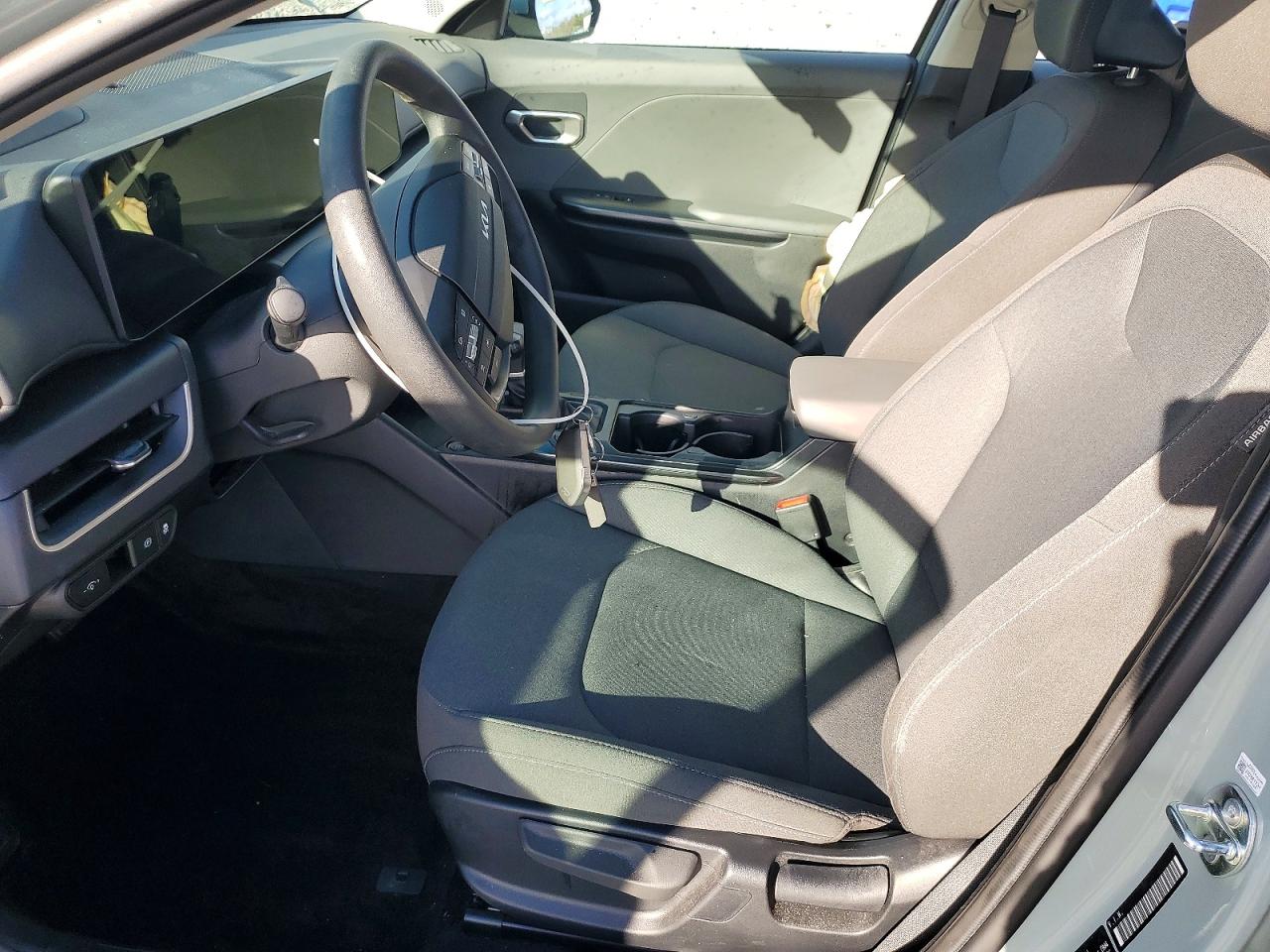 2025 KIA K4 LX photo 13