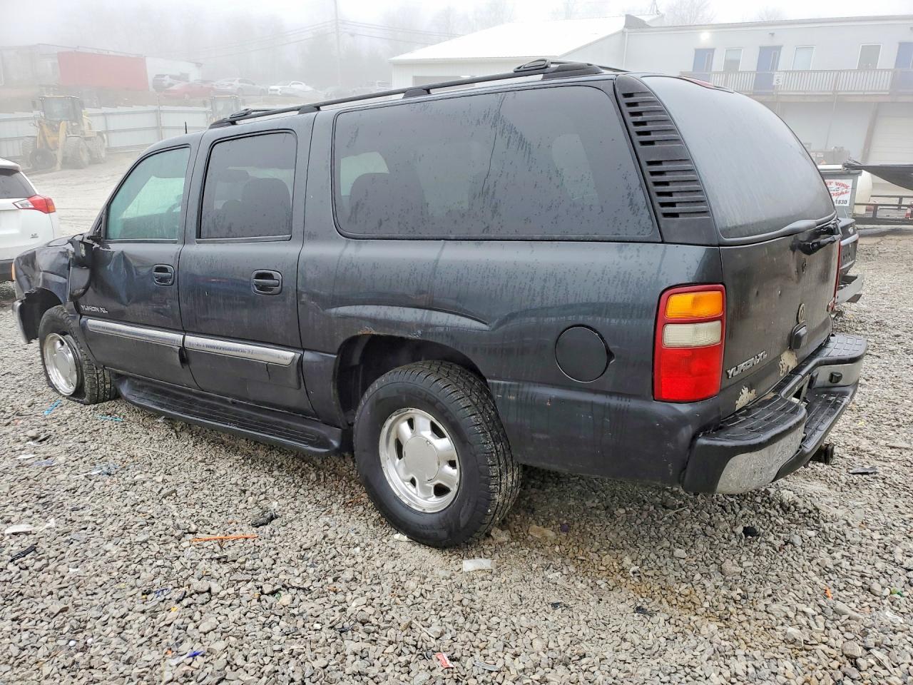 2003 GMC YUKON XL K1500 photo 3
