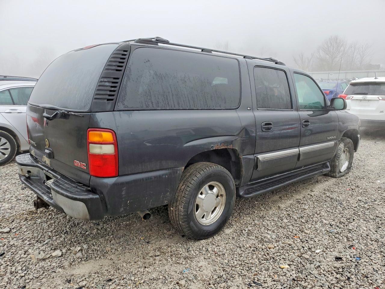 2003 GMC YUKON XL K1500 photo 5