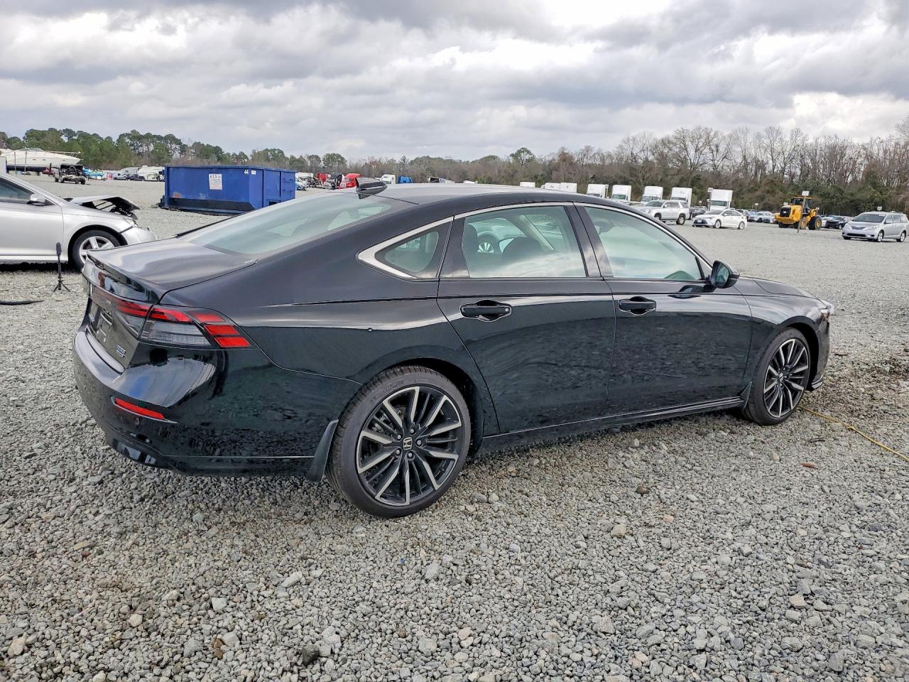 2025 HONDA ACCORD TOURING HYBRID photo 3