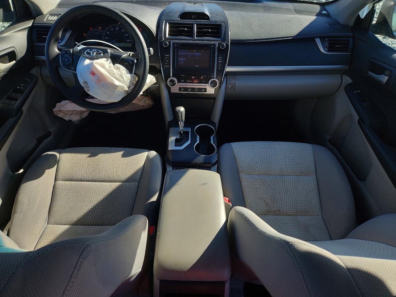 2014 TOYOTA CAMRY L photo 22
