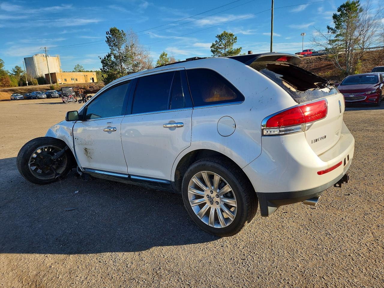 2013 LINCOLN TOWNHOUSE MKX photo 2