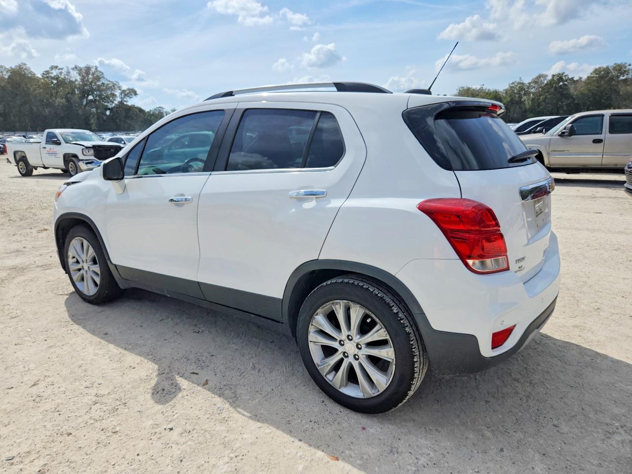 2019 CHEVROLET TRAX PREMIER photo 2