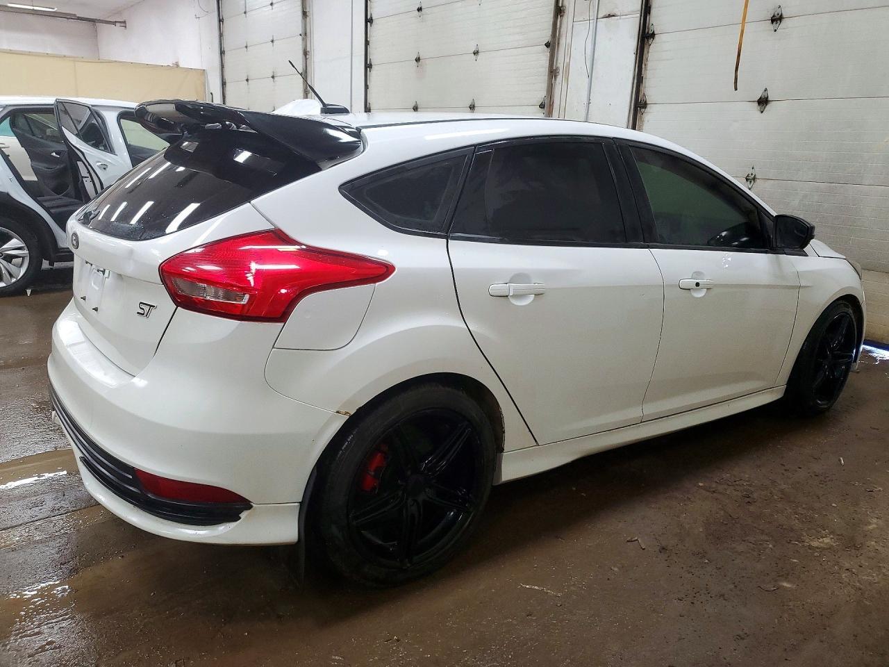 2017 FORD FOCUS ST photo 3
