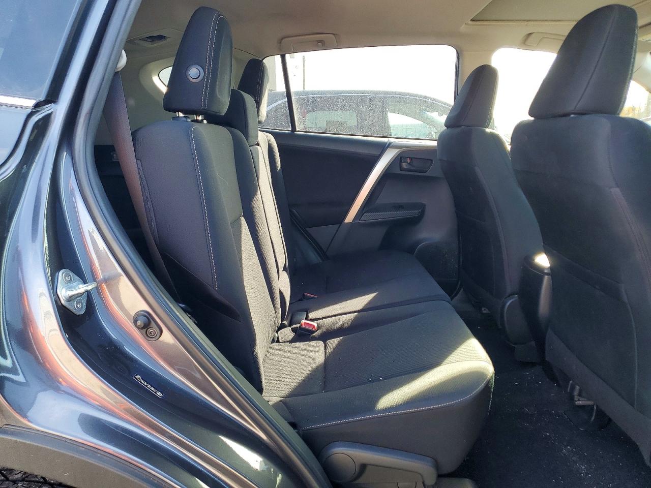 2013 TOYOTA RAV4 XLE photo 11