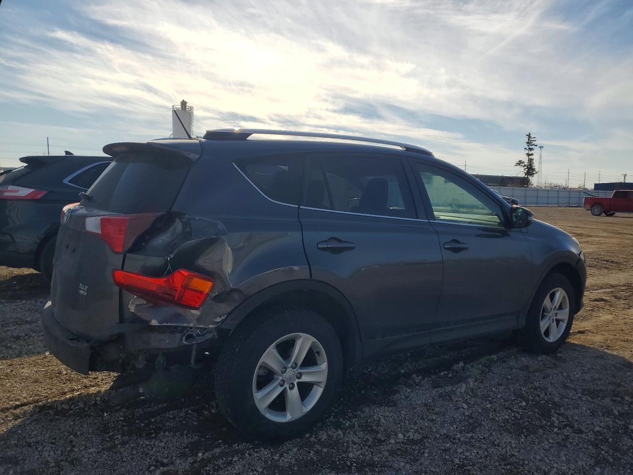 2013 TOYOTA RAV4 XLE photo 3