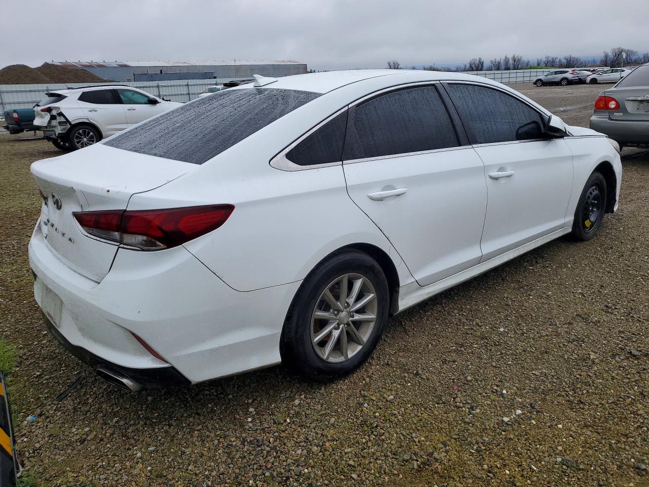 2018 HYUNDAI SONATA SE photo 3