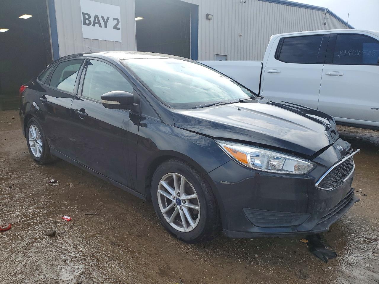 2015 FORD FOCUS SE photo 4