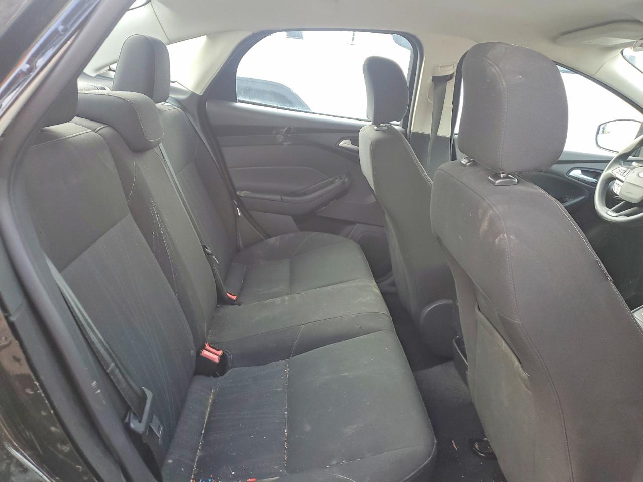 2015 FORD FOCUS SE photo 10