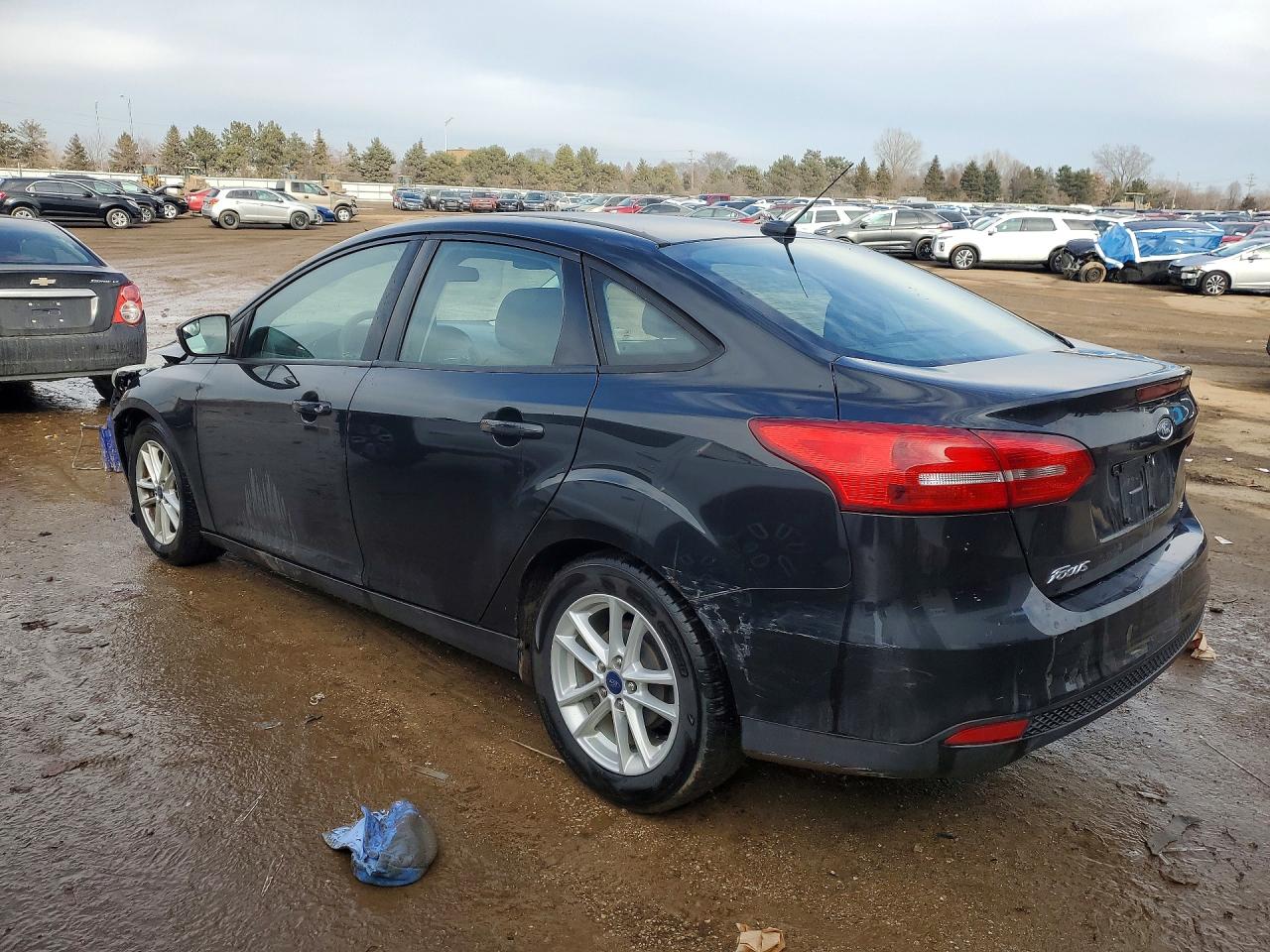 2015 FORD FOCUS SE photo 2
