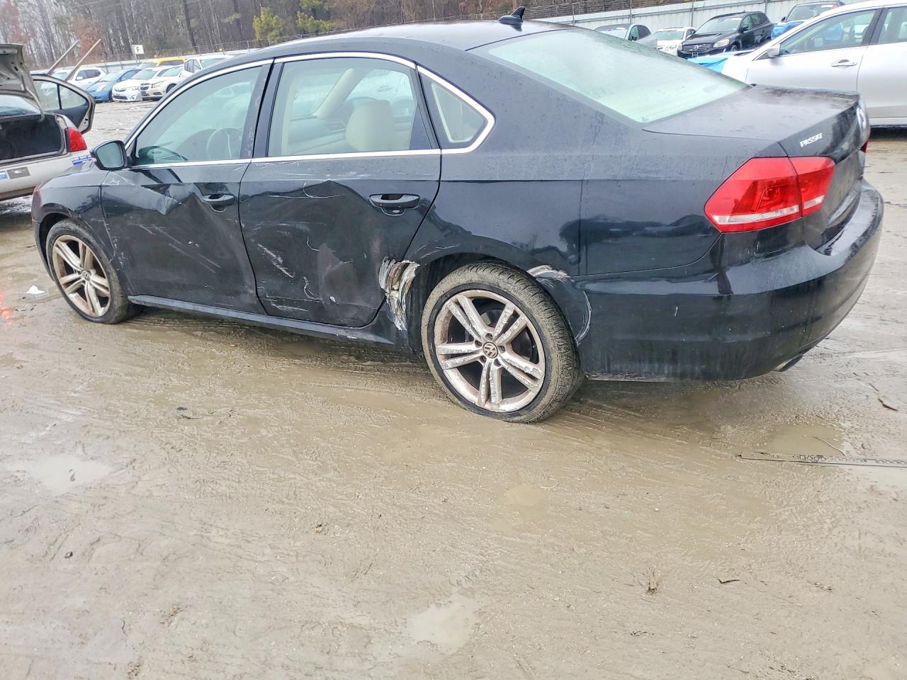 2014 VOLKSWAGEN PASSAT SE photo 3