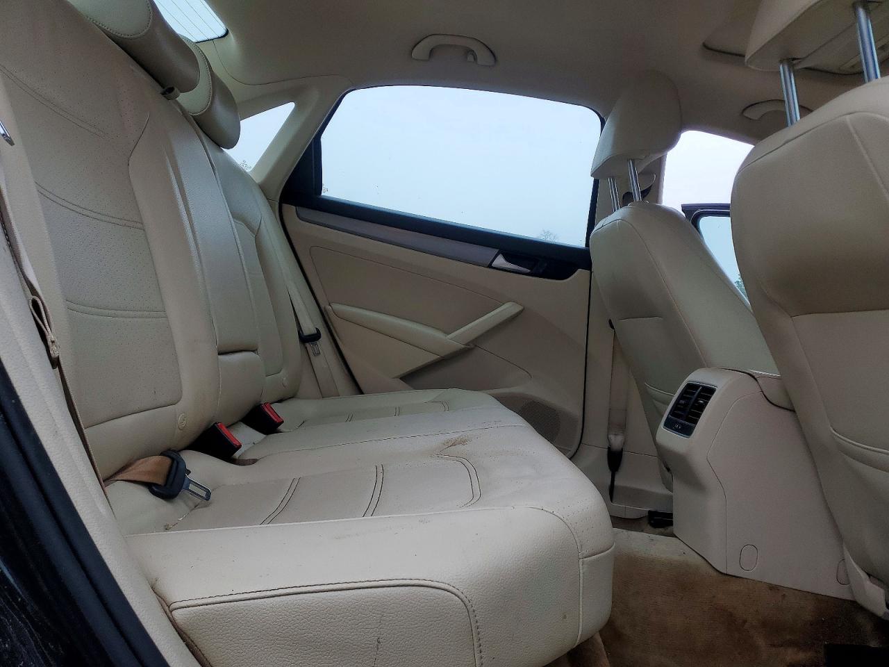 2014 VOLKSWAGEN PASSAT SE photo 19