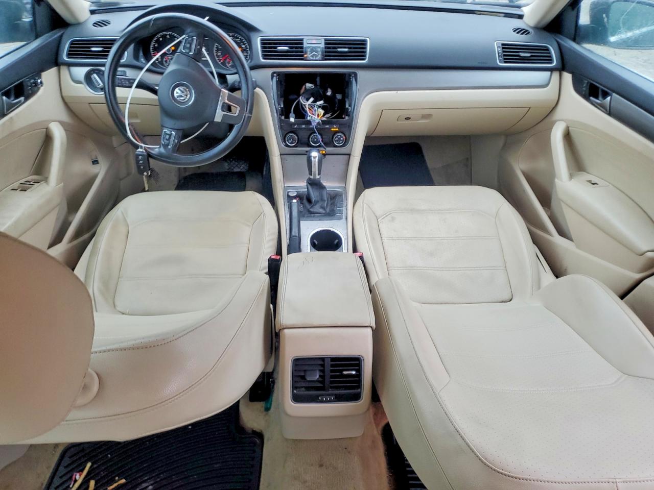 2014 VOLKSWAGEN PASSAT SE photo 15