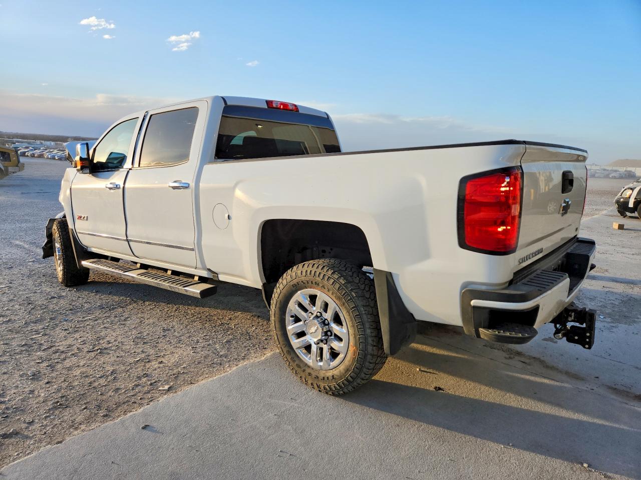 2019 CHEVROLET SILVERADO K3500 LT photo 3