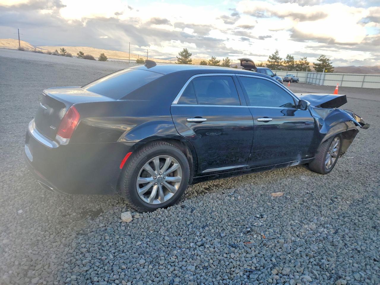 2018 CHRYSLER 300 LIMITED photo 3