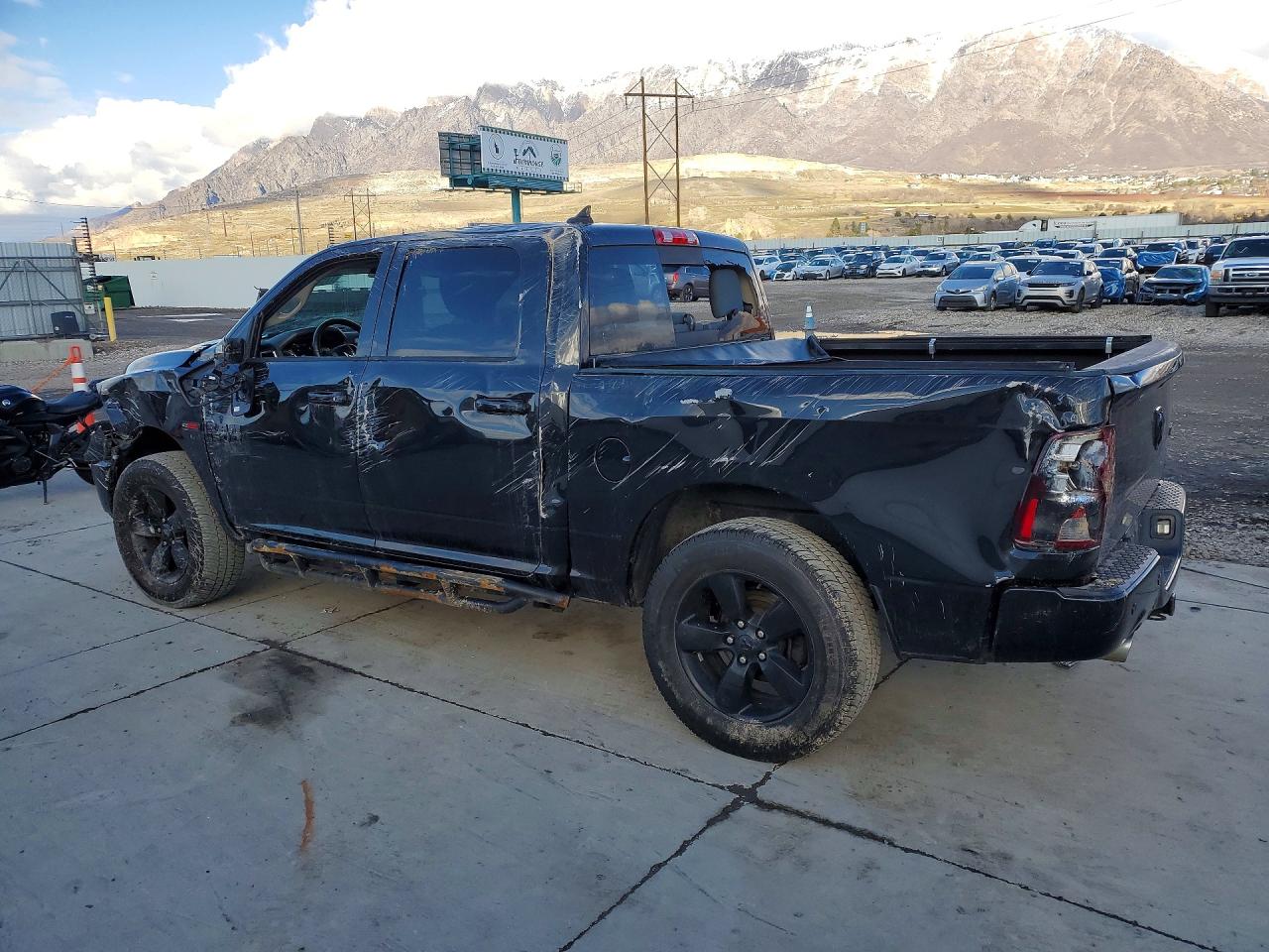 2018 RAM 1500 SLT photo 3