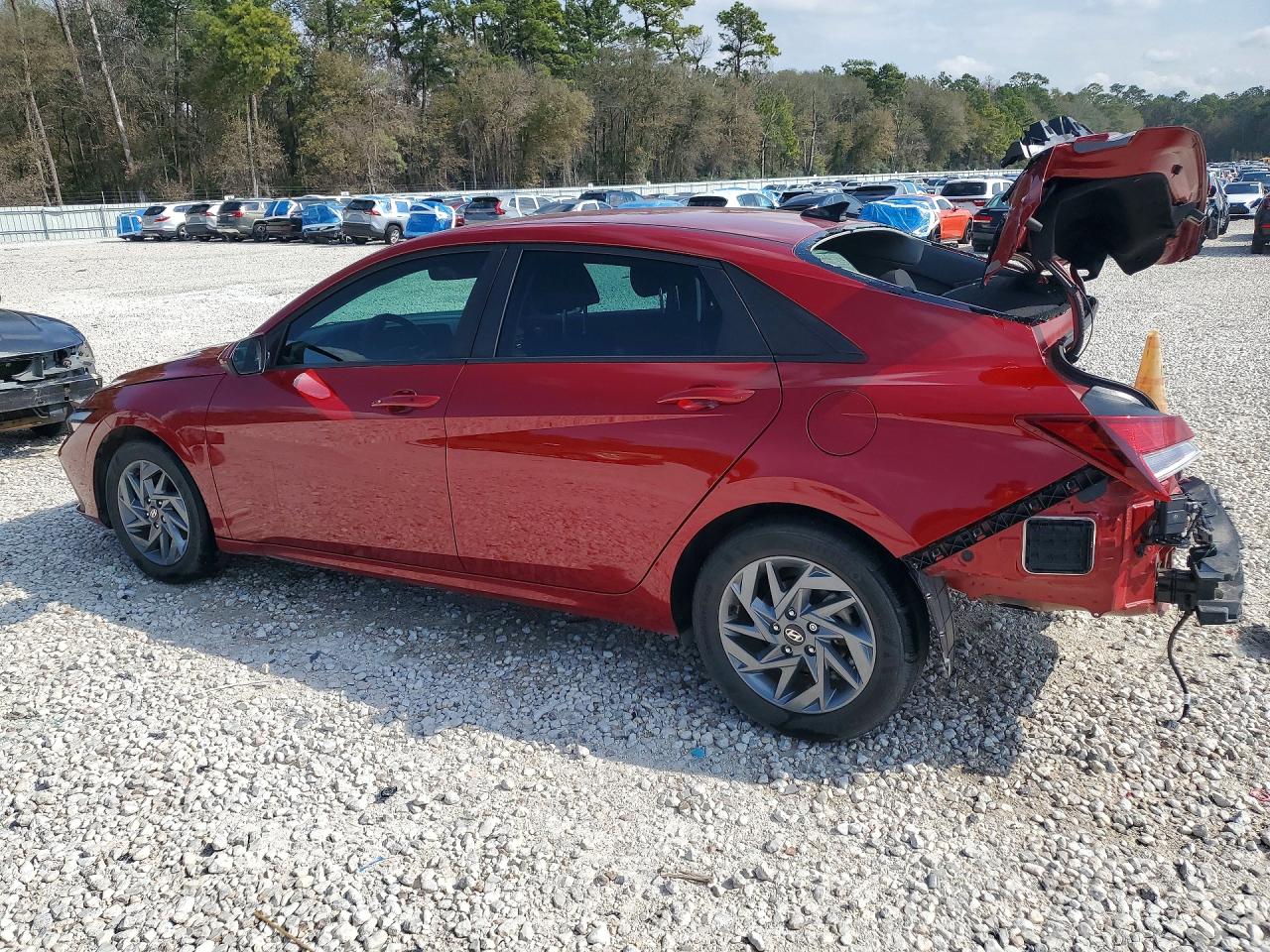 2024 HYUNDAI ELANTRA SEL photo 3