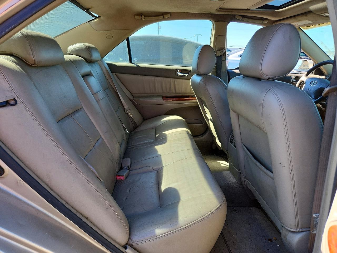 2002 TOYOTA CAMRY LE photo 19