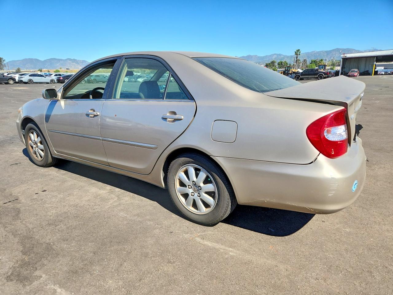 2002 TOYOTA CAMRY LE photo 3