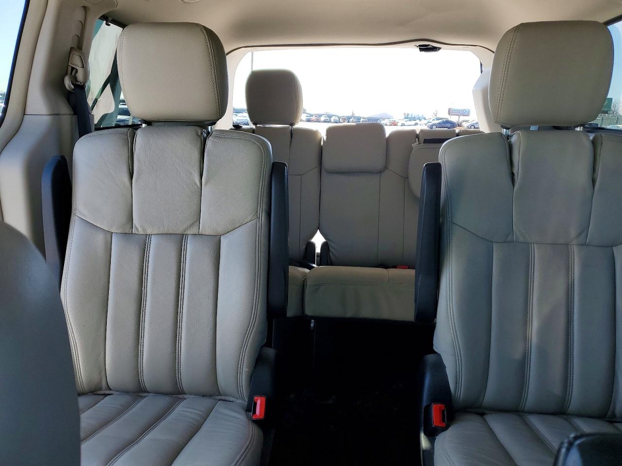 2013 CHRYSLER TOWN & COUNTRY TOURING photo 19