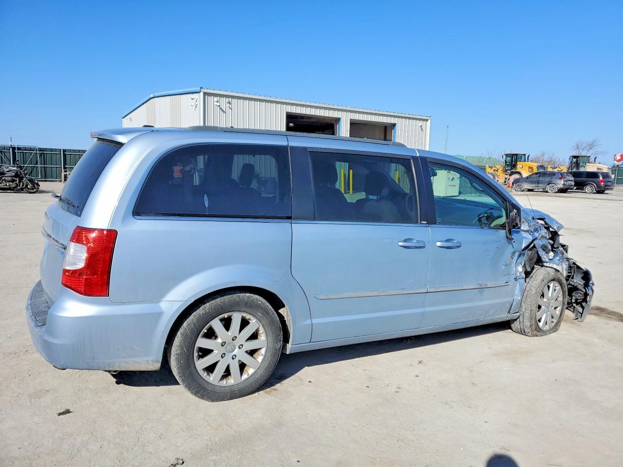 2013 CHRYSLER TOWN & COUNTRY TOURING photo 5