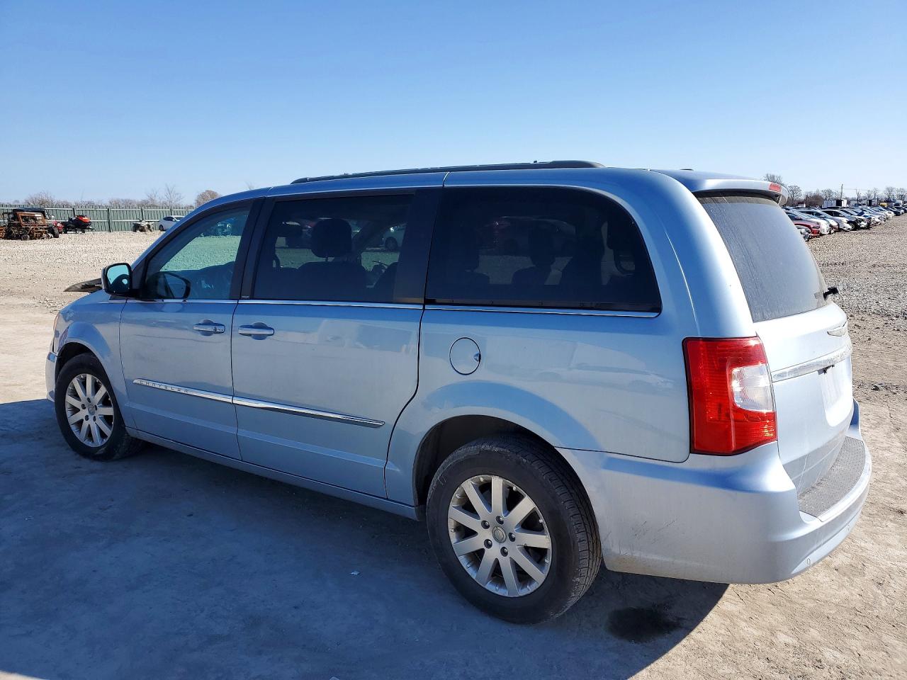 2013 CHRYSLER TOWN & COUNTRY TOURING photo 3
