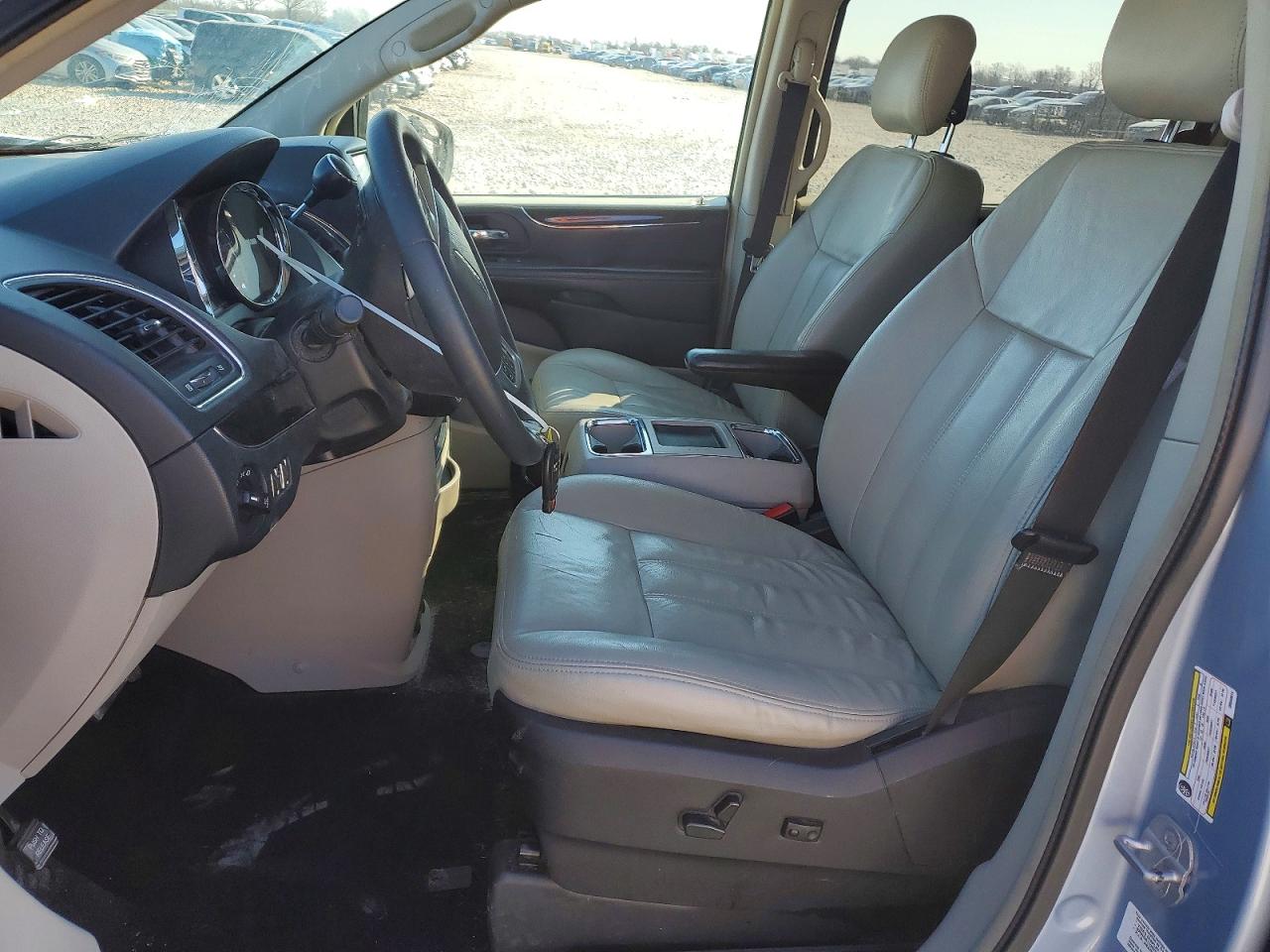 2013 CHRYSLER TOWN & COUNTRY TOURING photo 13