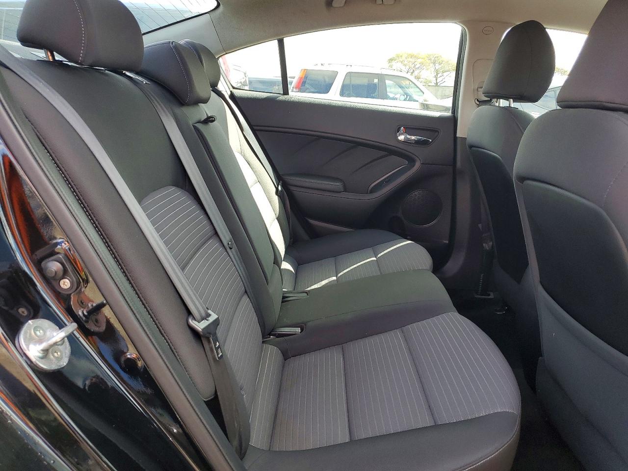 2015 KIA FORTE LX photo 19
