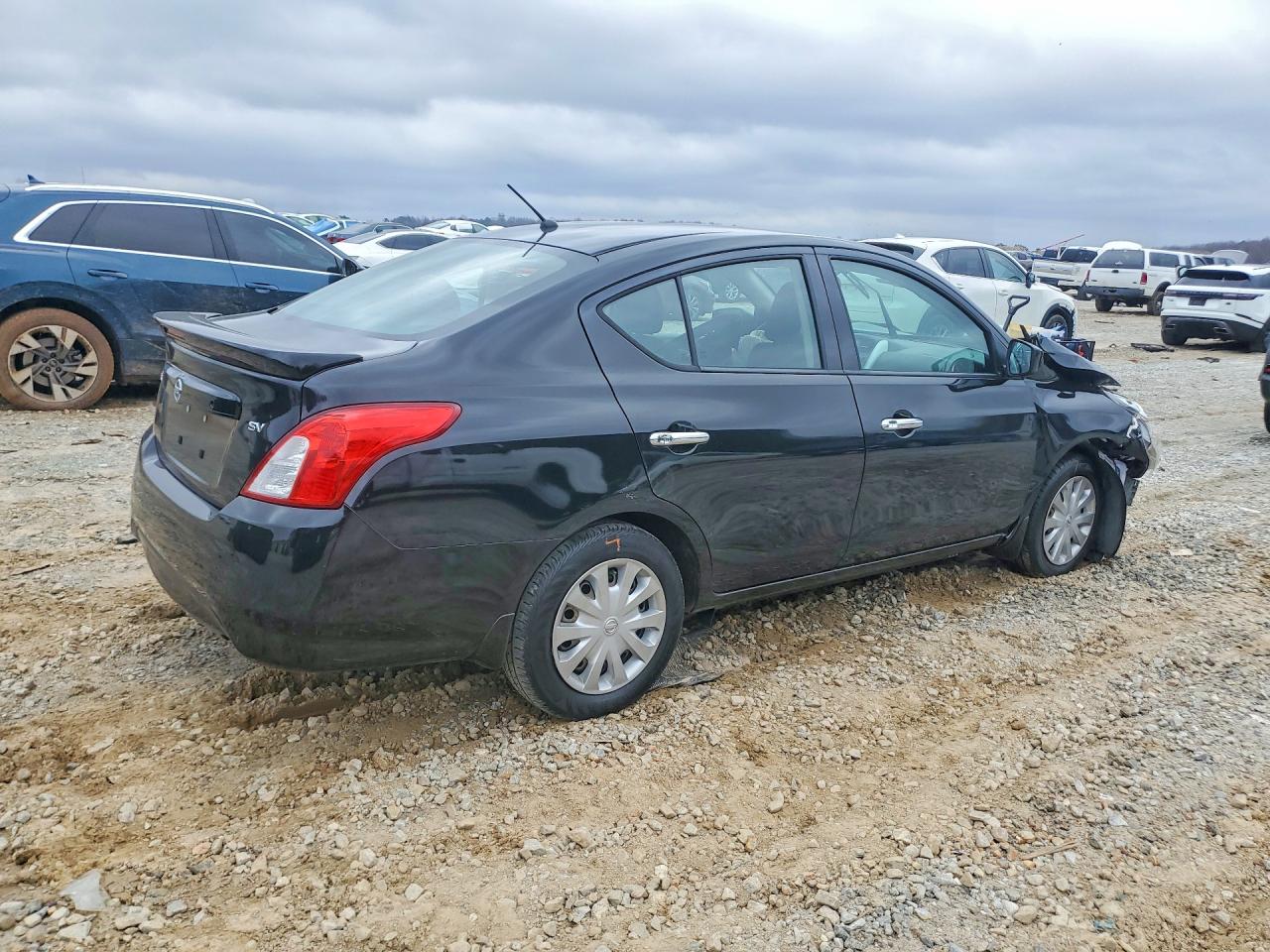 2018 NISSAN VERSA SV photo 7