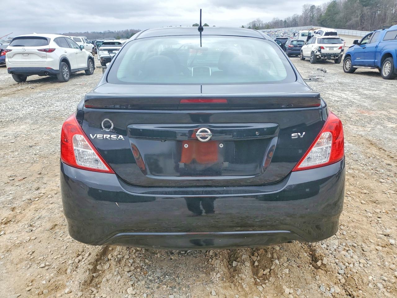 2018 NISSAN VERSA SV photo 16