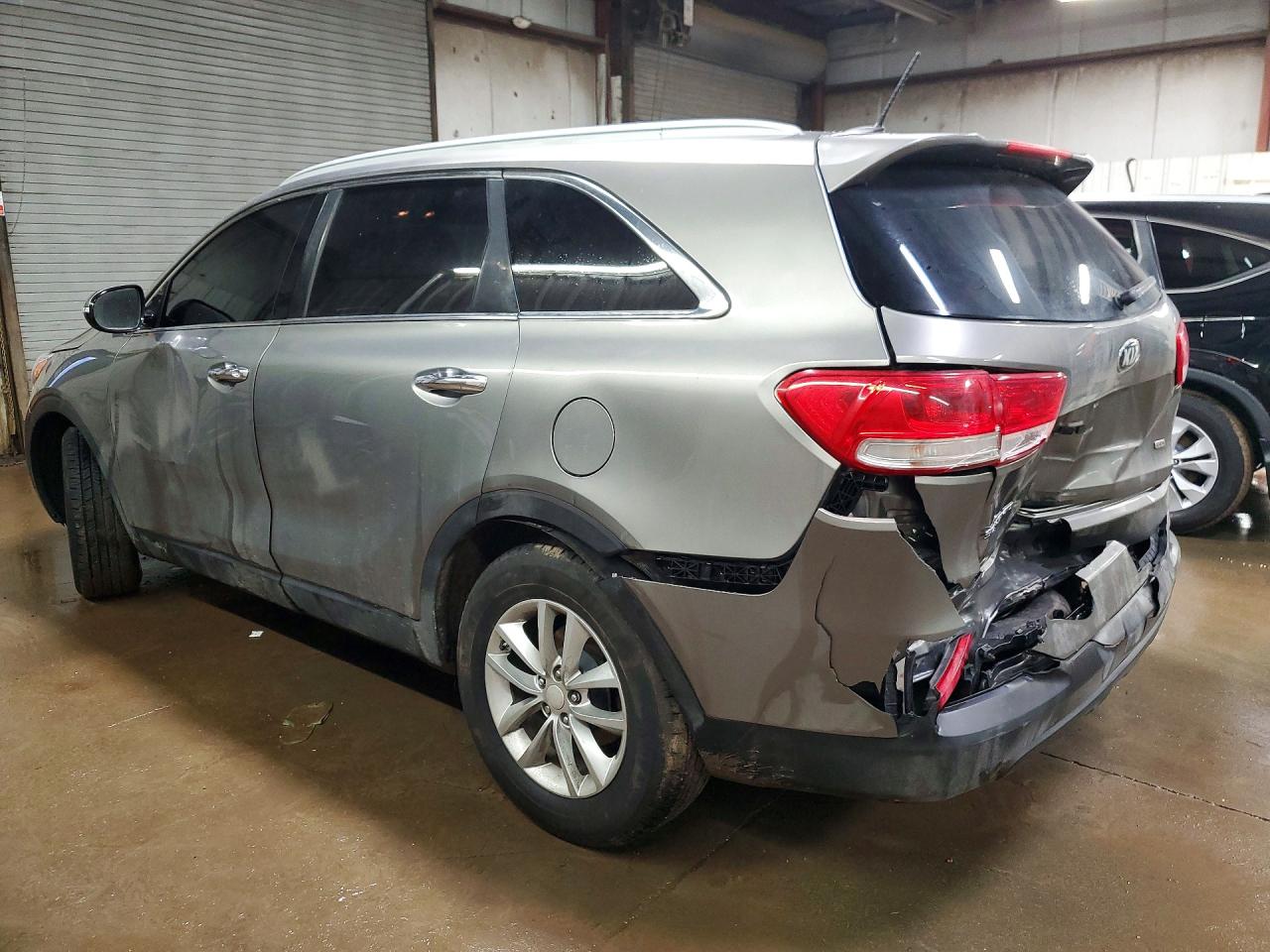 2016 KIA SORENTO LX photo 3