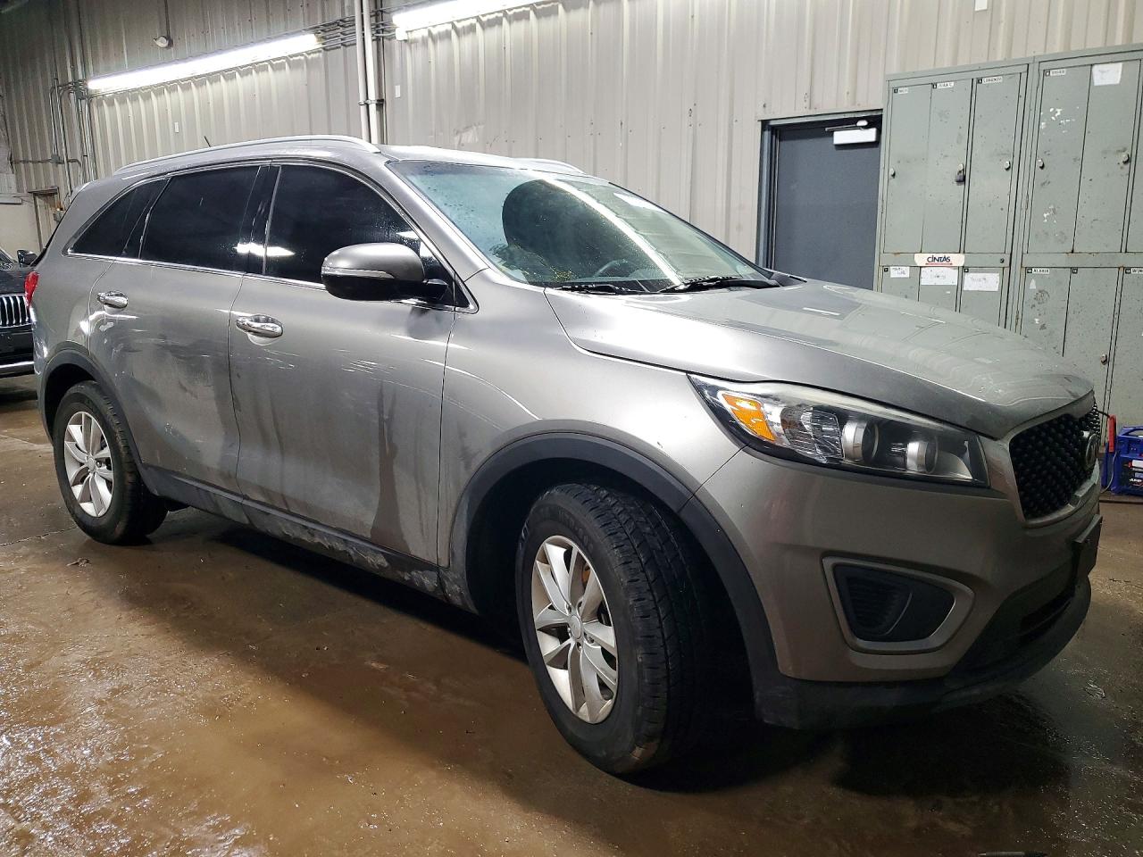 2016 KIA SORENTO LX photo 7