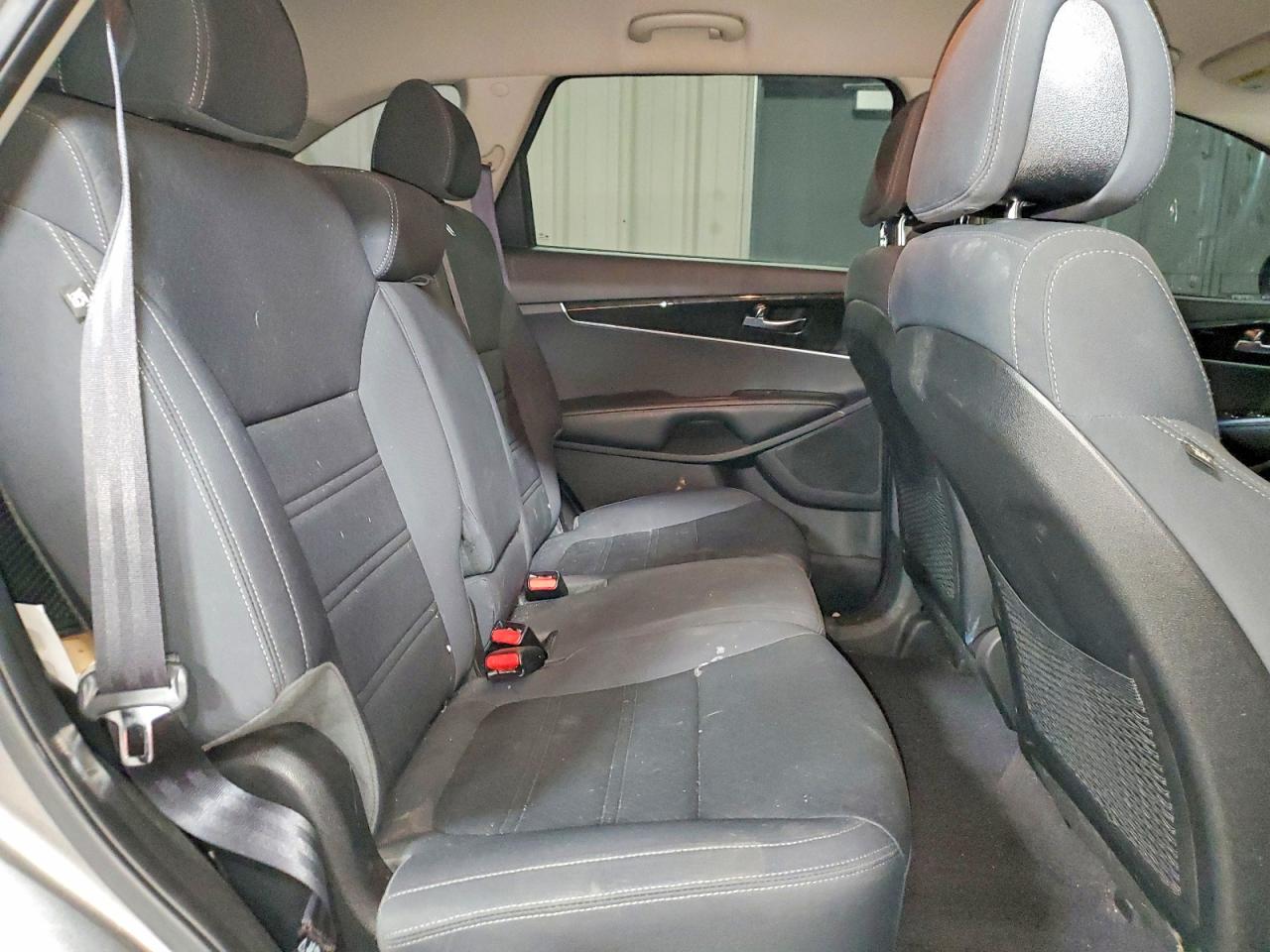 2016 KIA SORENTO LX photo 19