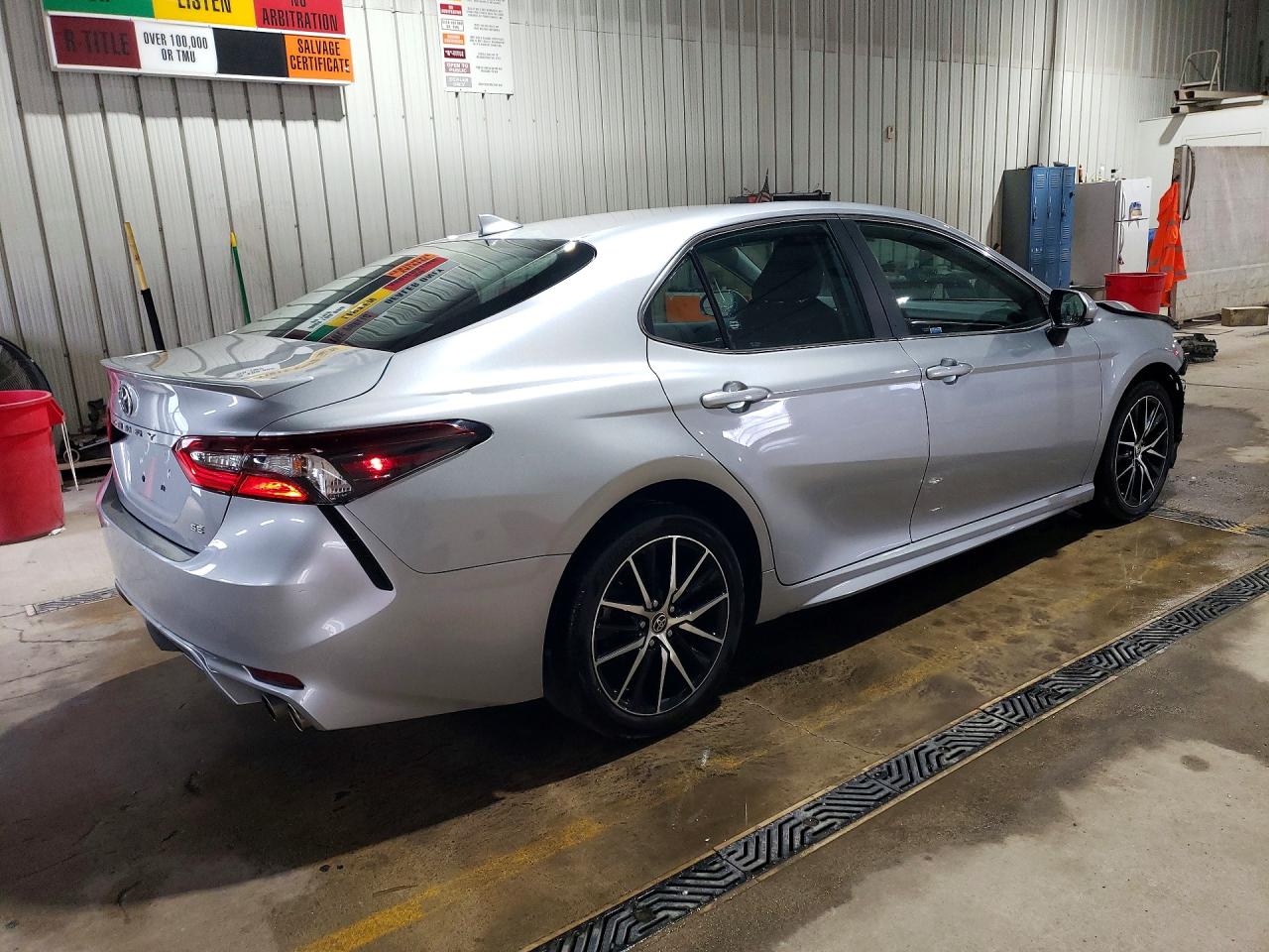 2021 TOYOTA CAMRY SE photo 3