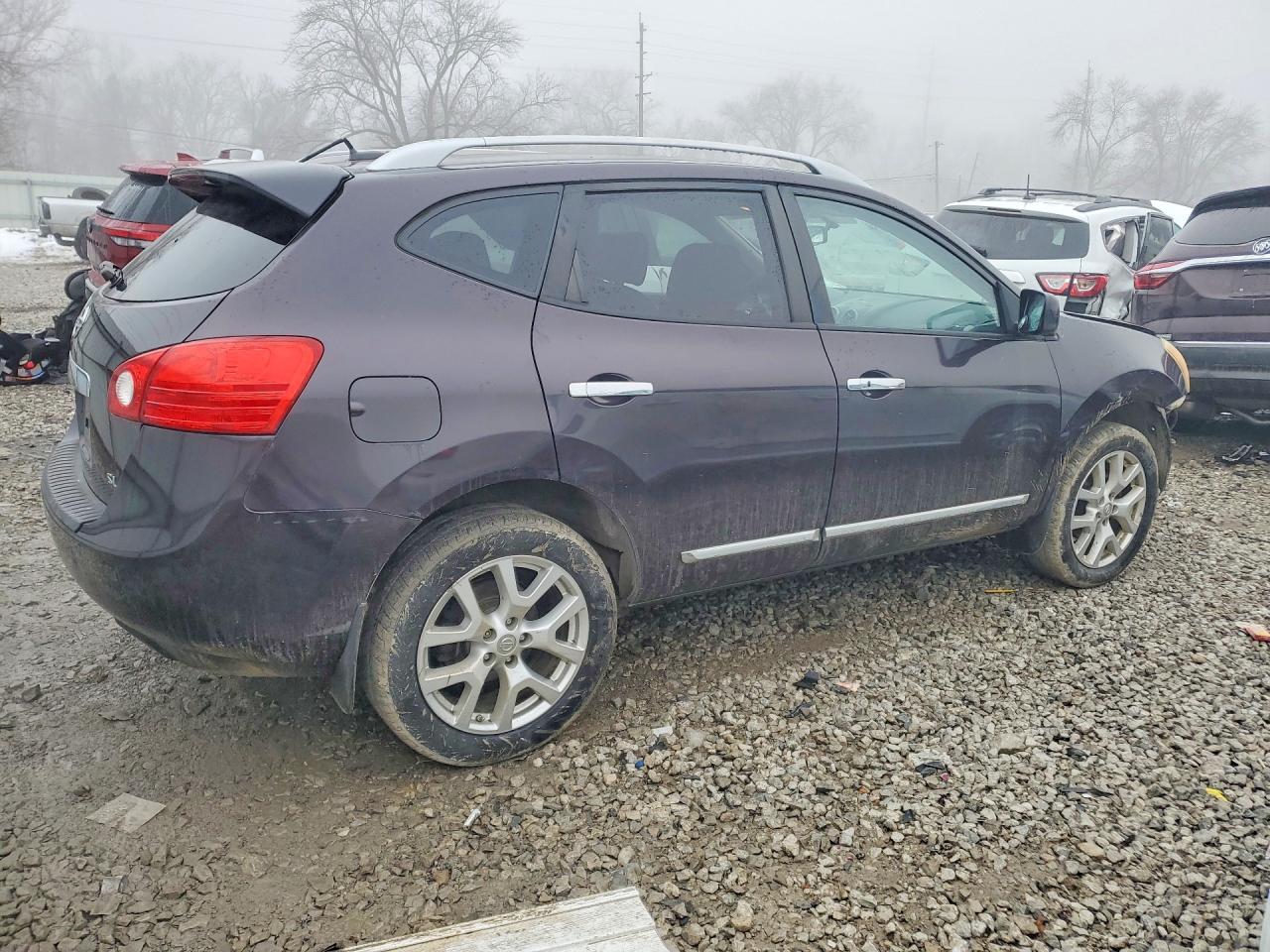 2013 NISSAN ROGUE S photo 3