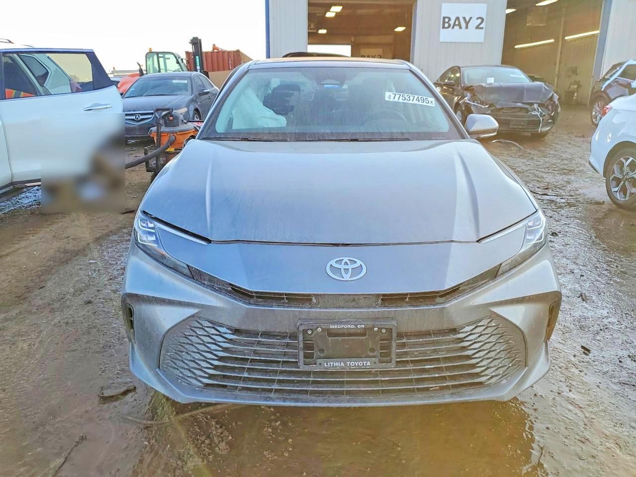2025 TOYOTA CAMRY XLE photo 5